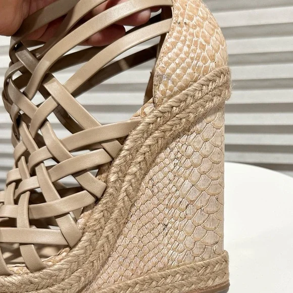 🌺CHRISTIAN LOUBOUTIN🌺 Tramontagne Red Sole Wedge
Sandal Beige Size:38 - Picture 8 of 14